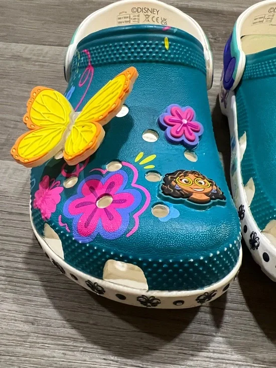 CROCS Disney Encanto size J2 - Picture 2 of 11
